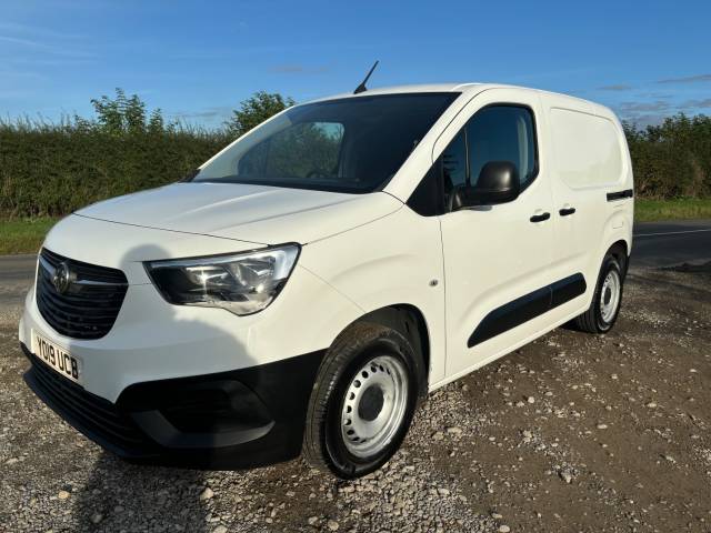 Vauxhall Combo Cargo 2000 1.6 Turbo D 100ps H1 Edition Van Panel Van Diesel White